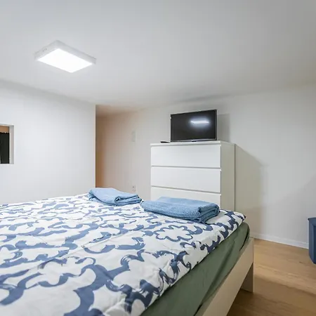 Apartment Cute Gallery Flat In Budapest, Spring Budapest
