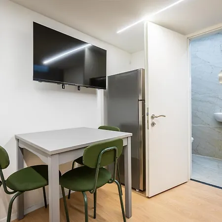 Apartment Cute Gallery Flat In Budapest, Spring Budapest