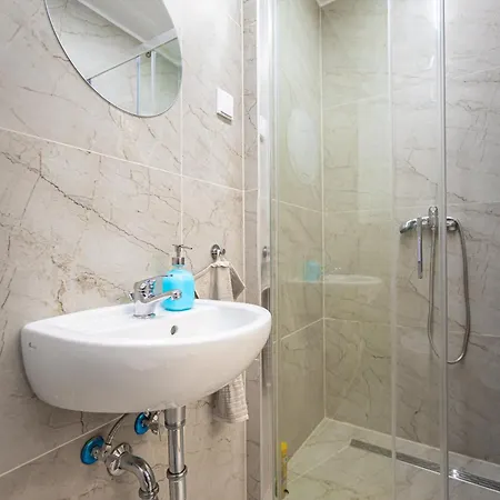 Apartment Cute Gallery Flat In Budapest, Spring Budapest