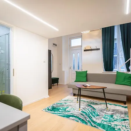 Cute Gallery Flat In Budapest, Spring Apartment Budapest