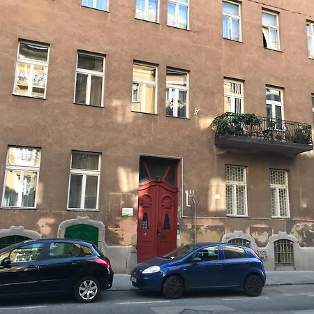 아파트 Beautiful Newly Refurbished Studio,fully Equipped Walking Distance To The Park Where Will Find The World Famous Szechenyi Thermal Bath Spa, Museums , And The Capital Circus , Ac, Smart Tv, High Speed Internet 부다페스트