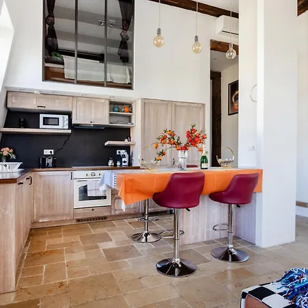 Charming By The Great Synagogue Apartment *