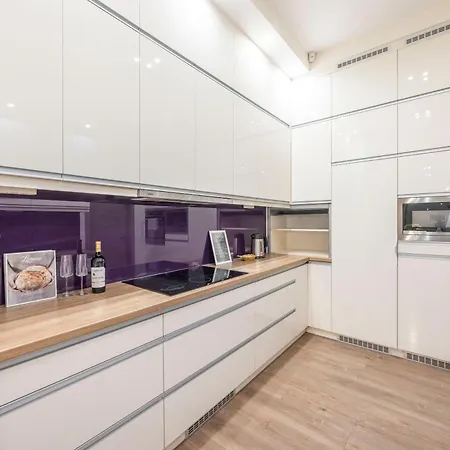 Exclusive N' Grand Center With 5 Bedrms * Budapest