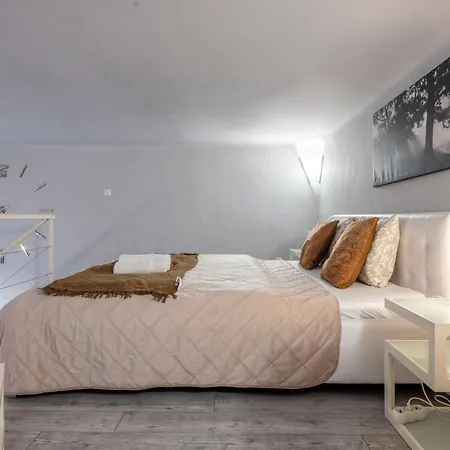Superb Cozy In The Heart Of Apartment