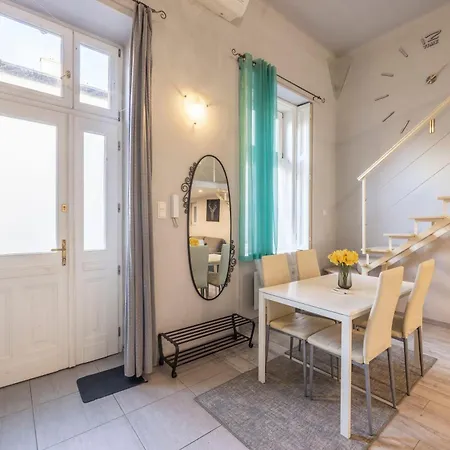 Superb Cozy In The Heart Of Apartment *
