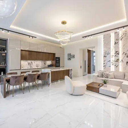 Luxurious High-end Grand Next To The Basilica *