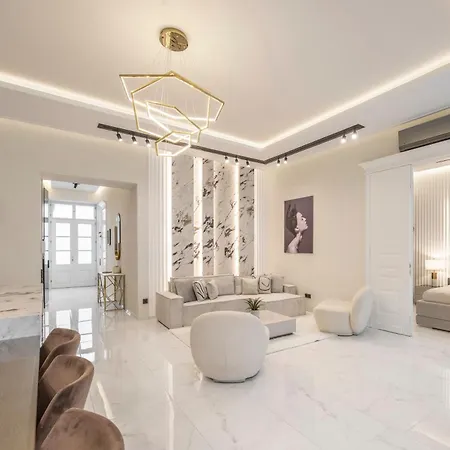 Luxurious High-end Grand Next To The Basilica Budapest