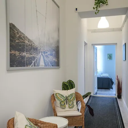 아파트 Beautiful Newly Refurbished Studio,fully Equipped Walking Distance To The Park Where Will Find The World Famous Szechenyi Thermal Bath Spa, Museums , And The Capital Circus , Ac, Smart Tv, High Speed Internet 부다페스트