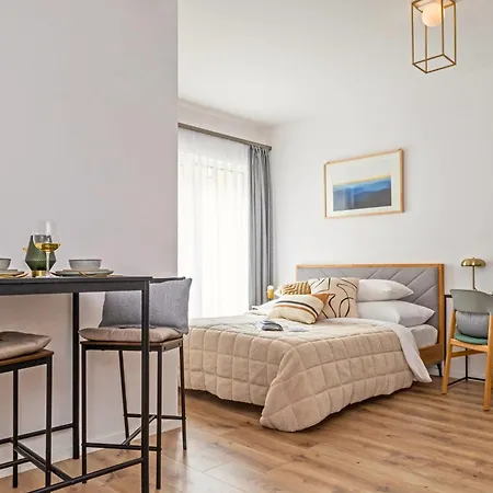 Marone Allure Premium Studio With Garden View