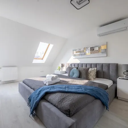 Deluxe & Minimalistic In The Heart Of Apartment Budapest