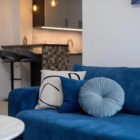 Deluxe & Minimalistic In The Heart Of *
