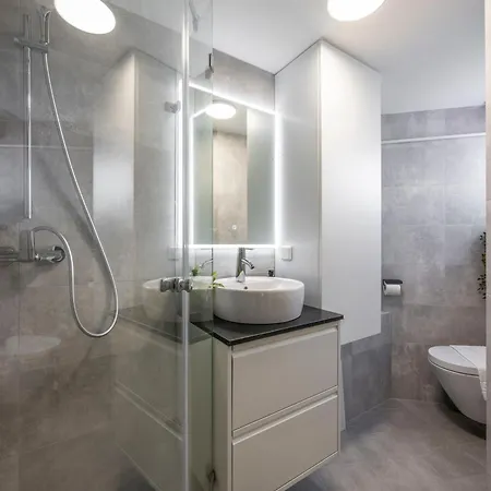 Deluxe & Minimalistic In The Heart Of