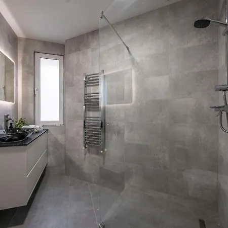 Deluxe & Minimalistic In The Heart Of *
