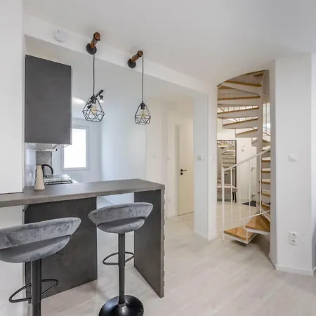 Deluxe & Minimalistic In The Heart Of