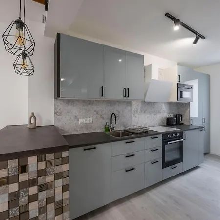 Apartment Deluxe & Minimalistic In The Heart Of *