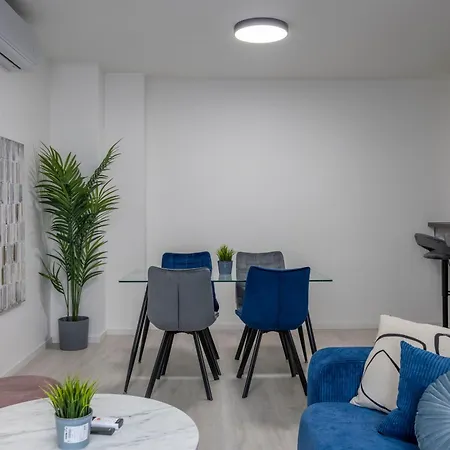 Deluxe & Minimalistic In The Heart Of Apartment Budapest