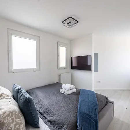 Deluxe & Minimalistic In The Heart Of *