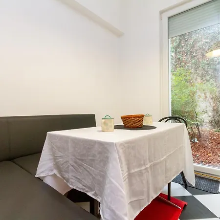Supercentral Molnar 4 By Nw Apartment