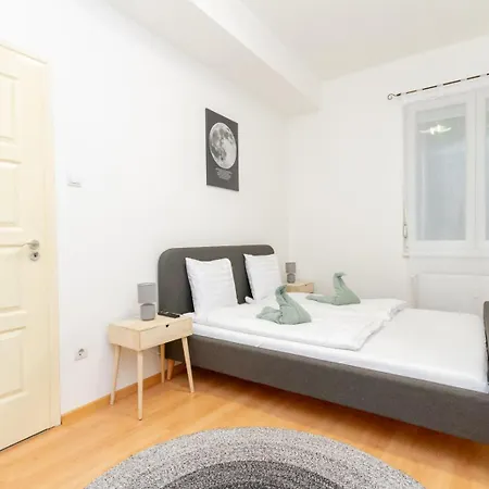 Apartment Supercentral Molnar 4 By Nw