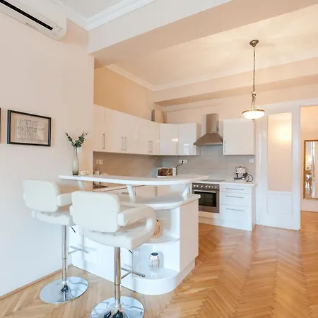 Salalala * Budapest