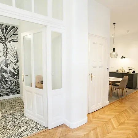 Luxury Style Next To The Market Hall Apartament *