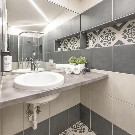 Exclusive & Grand Next To The Fashion St' Apartment Budapest