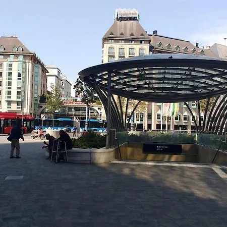 Palace District, Leisurely Nest In Crowded Dwntwn Apartment *