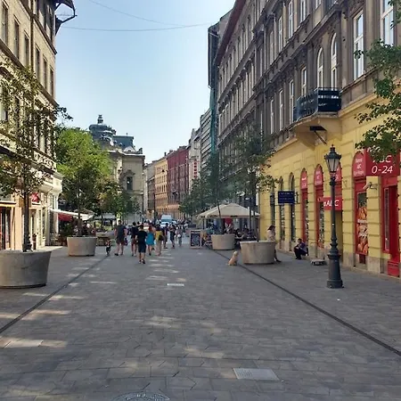 Apartment Palace District, Leisurely Nest In Crowded Dwntwn Budapest