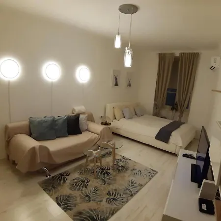 Palace District, Leisurely Nest In Crowded Dwntwn Apartment
