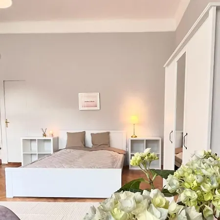 Apartment Cozy Flat For 4-6 People, Andrassy Str -oktogon Area *