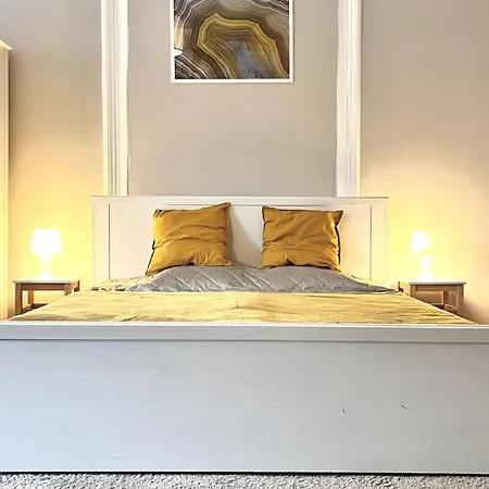 Cozy Flat For 4-6 People, Andrassy Str -oktogon Area Apartment