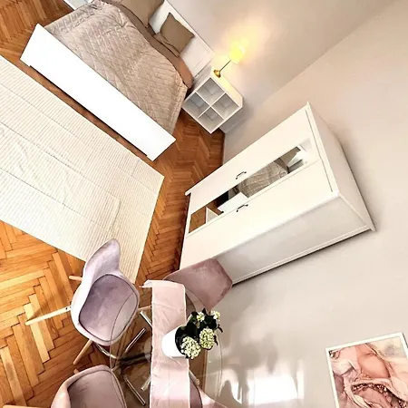 Cozy Flat For 4-6 People, Andrassy Str -oktogon Area Apartment *
