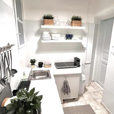 Cozy Flat For 4-6 People, Andrassy Str -oktogon Area Apartment Budapest