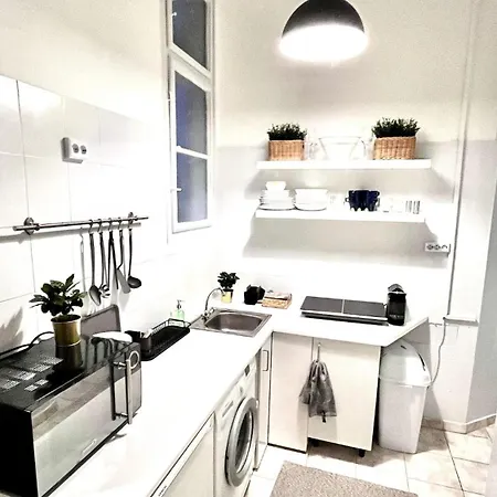 Apartment Cozy Flat For 4-6 People, Andrassy Str -oktogon Area Budapest