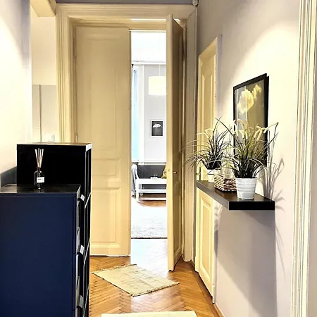 Cozy Flat For 4-6 People, Andrassy Str -oktogon Area *