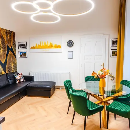 2 Bedrooms And Living Your Modern In Apartament Budapesta