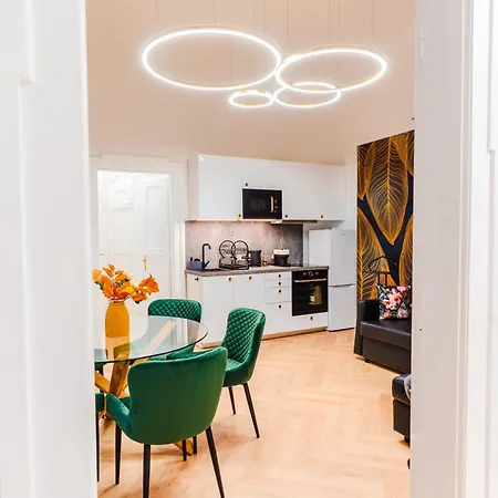2 Bedrooms And Living Your Modern In * Budapesta