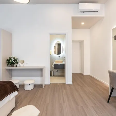 Oasis Luxe Boutique By Bqa Budapest