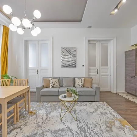 Apartment Exclusive & Grand Next To The Fashion St' *