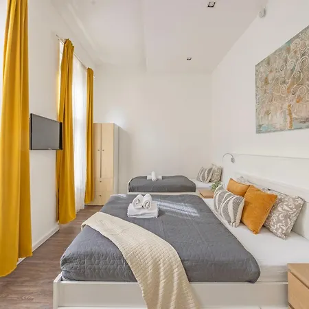 Apartment Exclusive & Grand Next To The Fashion St' *