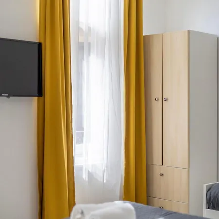 Exclusive & Grand Next To The Fashion St' Budapest