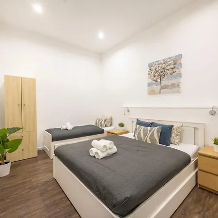Exclusive & Grand Next To The Fashion St' Apartment Budapest