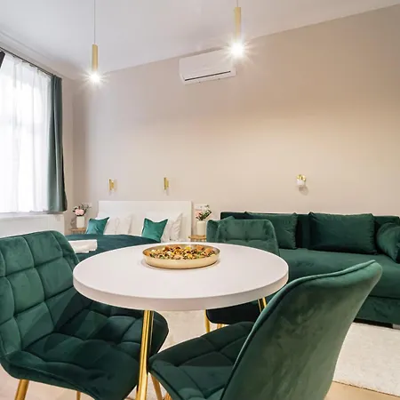 Apartment Chilling In The Budapest
