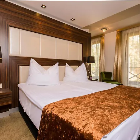 Hotel Duna Garden 4*
