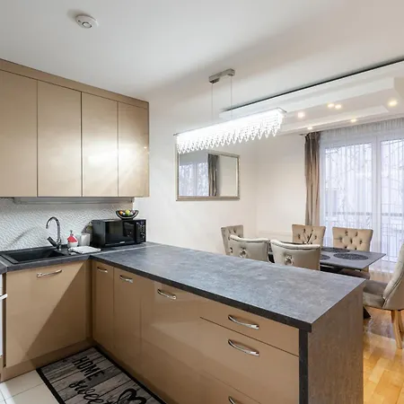Appartement Beautiful Three Bedrooms With Free Parking Close To The Danube Coast
