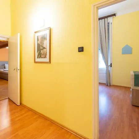 Cozy Bajcsy 31 شقة