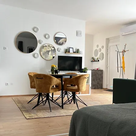 Westend Terrace 2-bedroom Apartment *