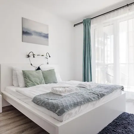 Modern Riverfront With Free Parking Apartament