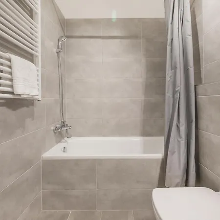 Modern Riverfront With Free Parking Apartament
