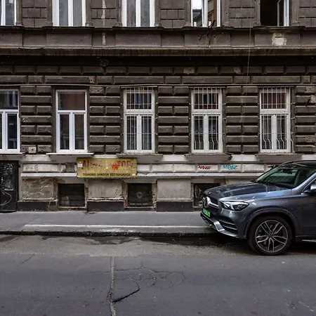 Apartment Chic Urban Retreat- Near Opera & Basilica